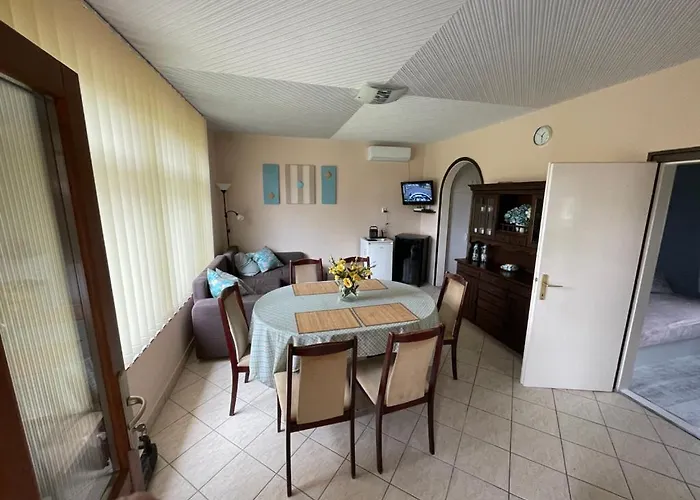 Agnes Nyaralohaz Balatonmariafurdo